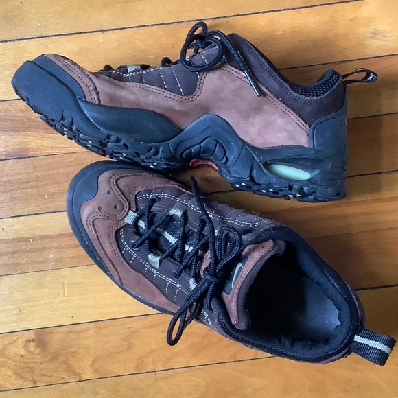 Nike ACG Shoes - Nike ACG Hiking Booties Sz 9
